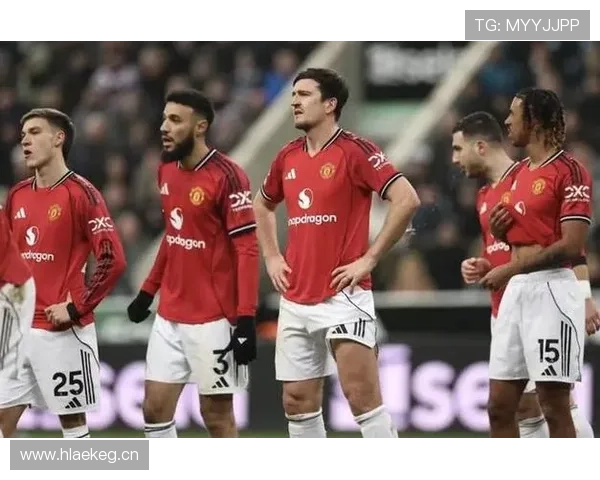 曼联红魔风暴席卷：新帅战术引爆内部冲突，争冠之路迷雾重重，关键球员依赖症成致命弱点！