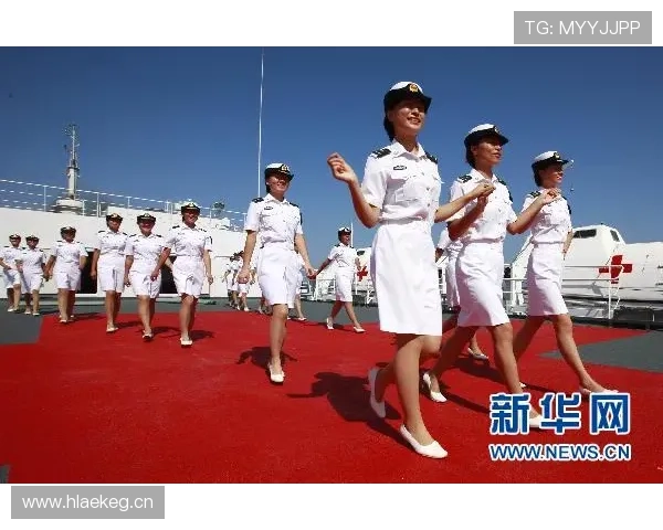 谌利军队里水兵模样，脱了甲竟然是个完全不同的人？