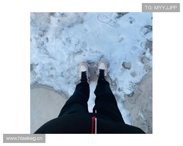 陈艺文镜头外那双名牌鞋比我半年工资还贵，笑不出来